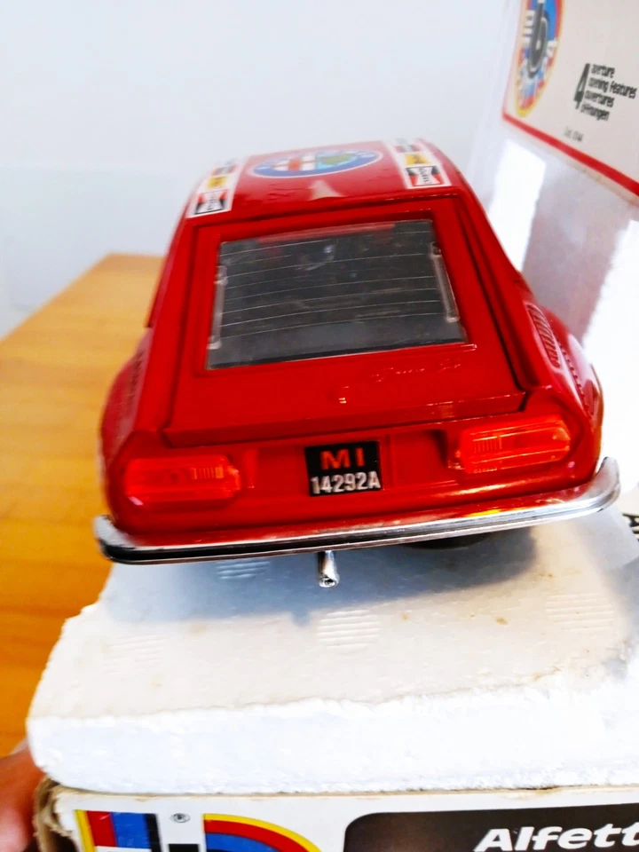 BBURAGO ALFA ROMEO ALFETTA GT CORSA  - 1/24 -  OLD - MINT BOX - MADE IN ITALY - Immagine 4 di 4