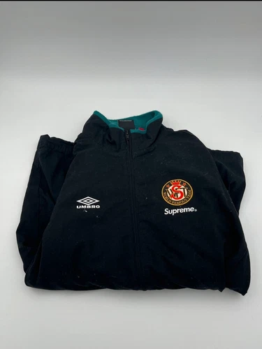 Authentique veste Supreme X Umbro Taille Medium (convient aux grandes tailles britanniques)