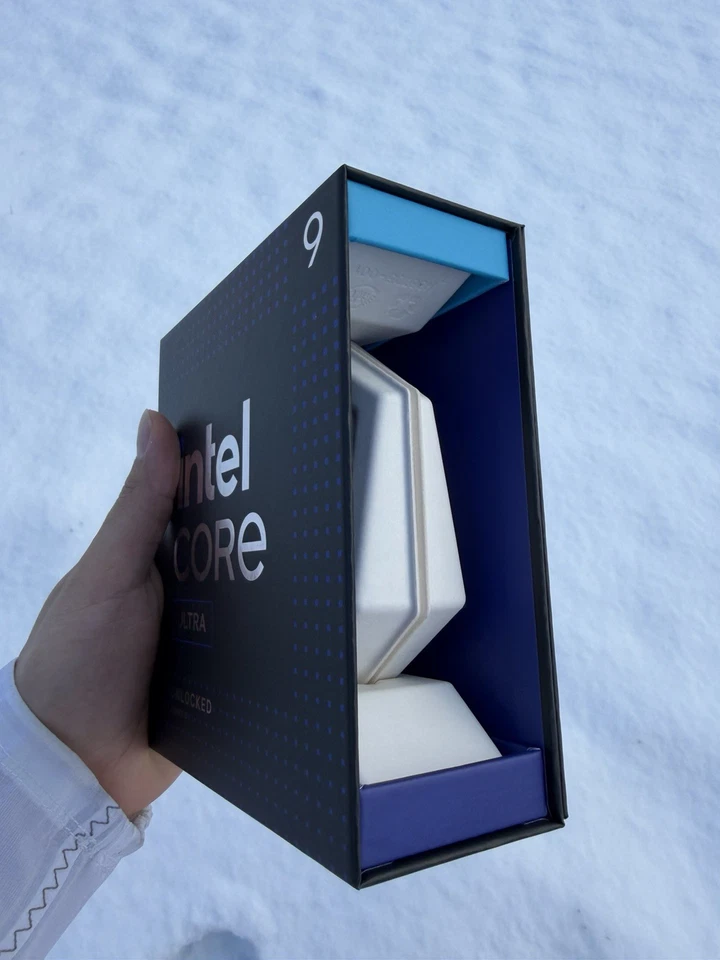 Intel Core Ultra 9 Desktop Processor 285K - 24 cores (8 P-cores + 16 E-cores) - Image 2 of 4