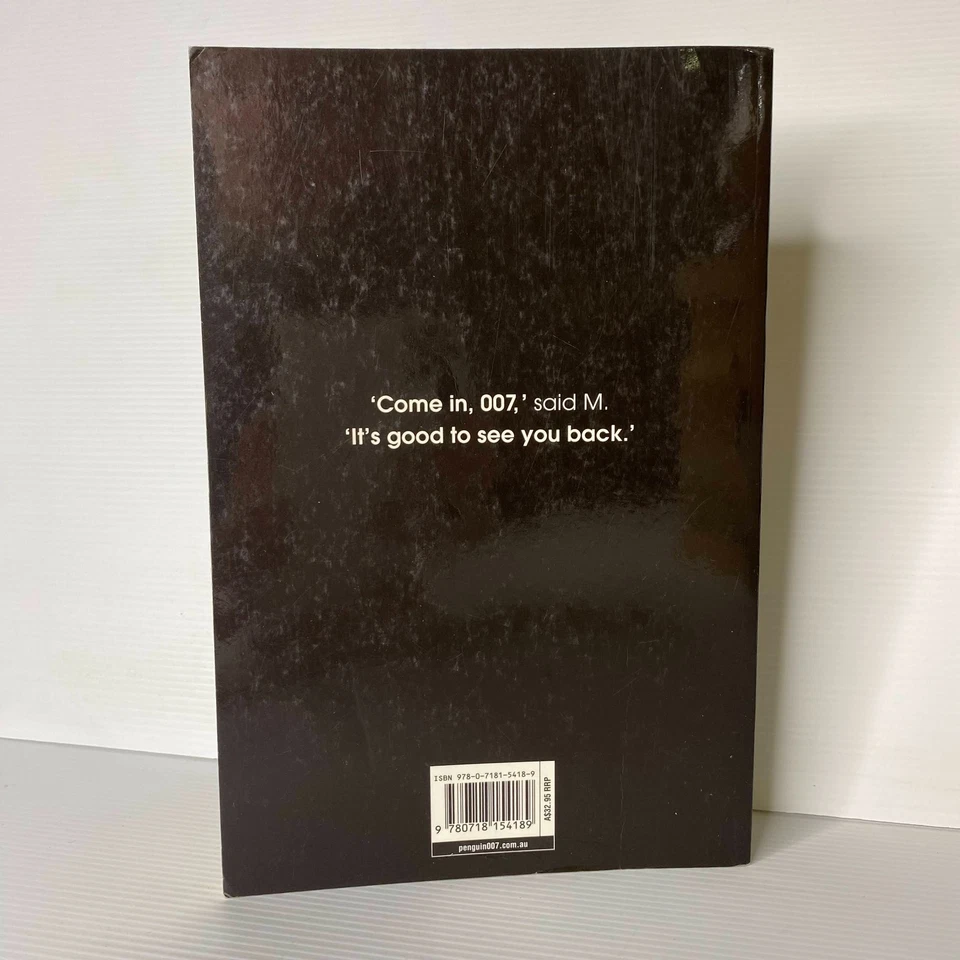 Devil May Care by Sebastian Faulks Foto 2 de 4