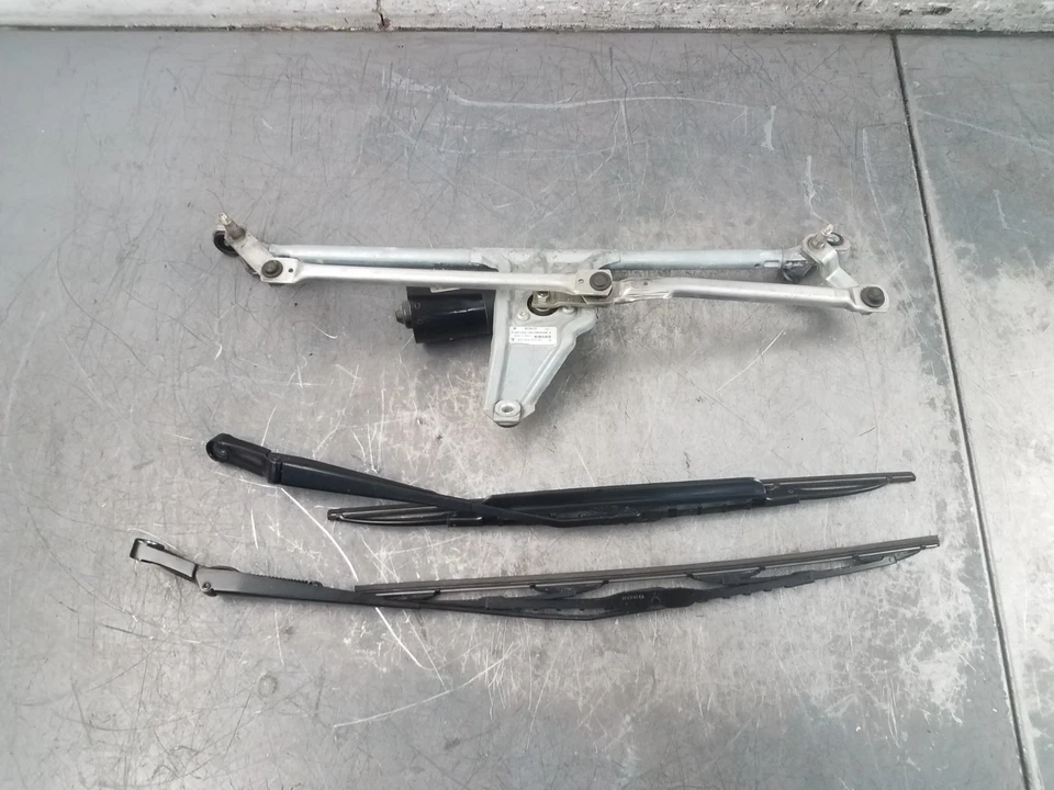 2008 Porsche Cayman S 987 Windshield Wiper Motor / Arms #2381 E1 - Image 2 of 4