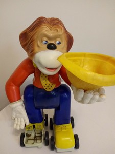 skating monkey toy