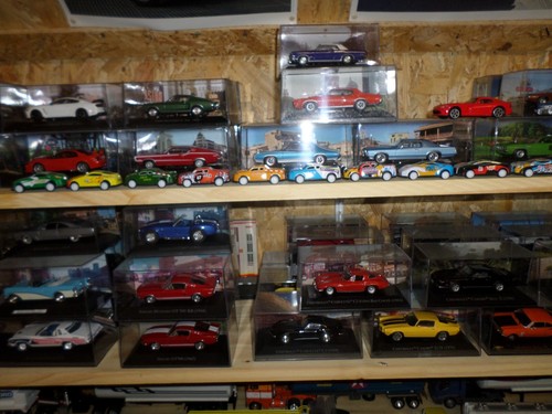 Lot De Voitures Miniatures De Collection Altaya - Renault 1951 Turquoise