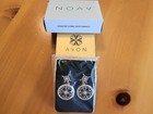 NEW IN BOX SEALED AVON 2014 SIGNATURE RHINESTONE GOLDTONE DROP EARRINGS -1.5" — photo 3