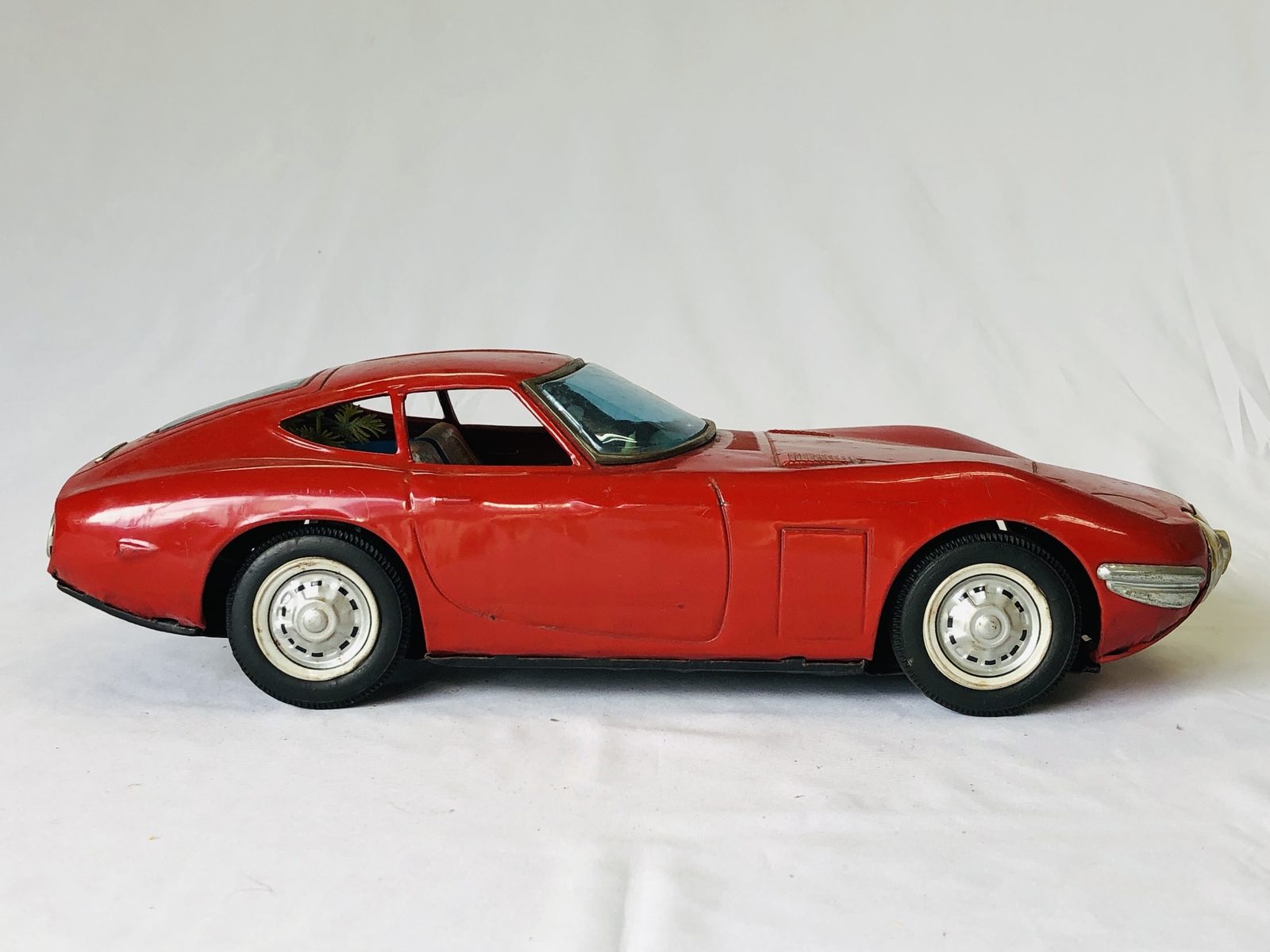 Y4934 TIN TOY Toyota 2000GT sports car Ichiko box Japan antique vintage ...