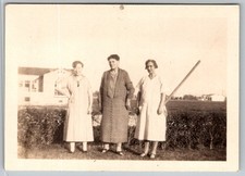 Vtg B&W Snapshot Three Women Grandma Oxe Aunt Gusti Emma Reseda Ca Yard 1929