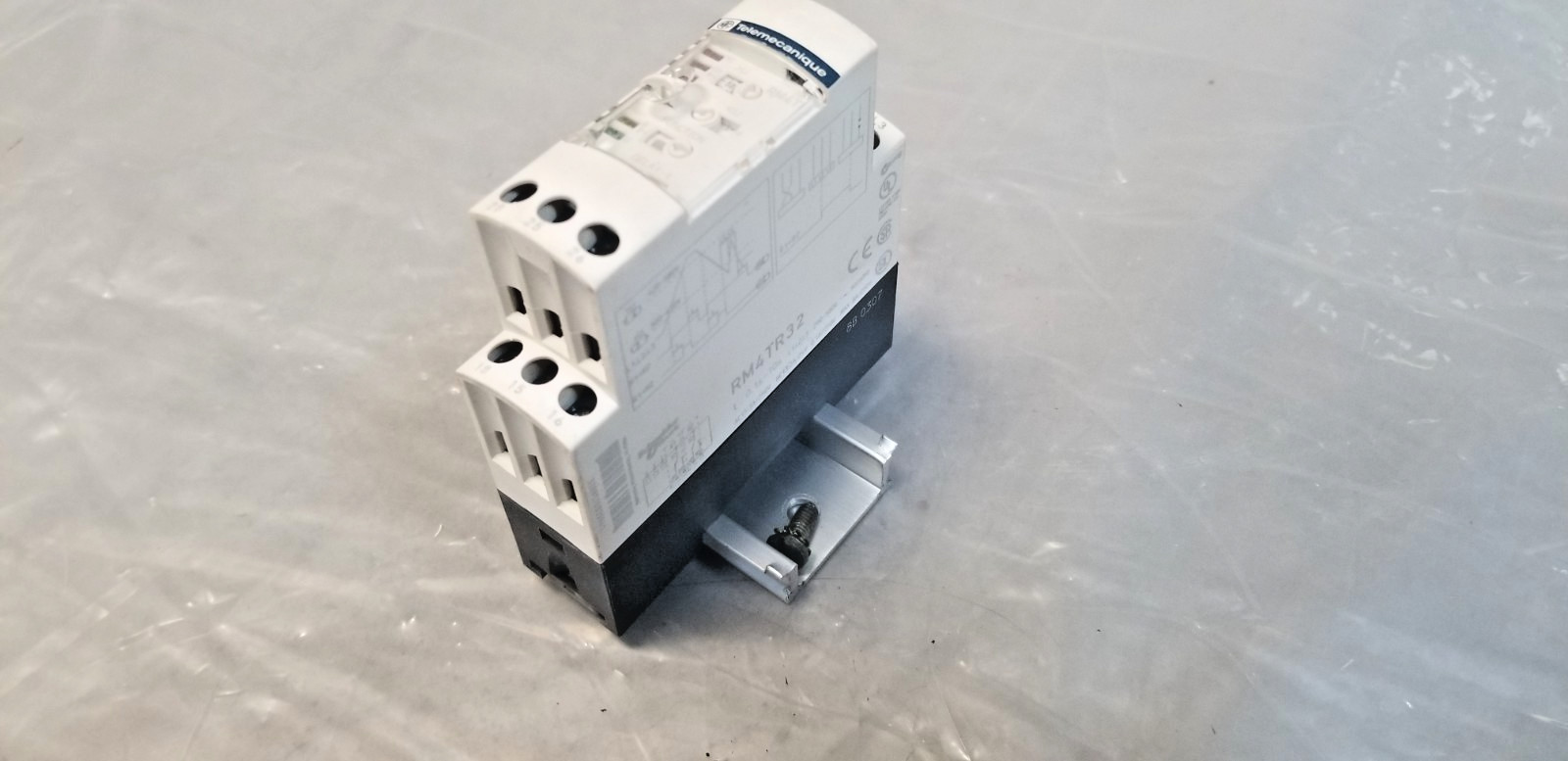 SCHNEIDER ELECTRIC RM4TR32 3 Phase Network Control Relay Telemecanique