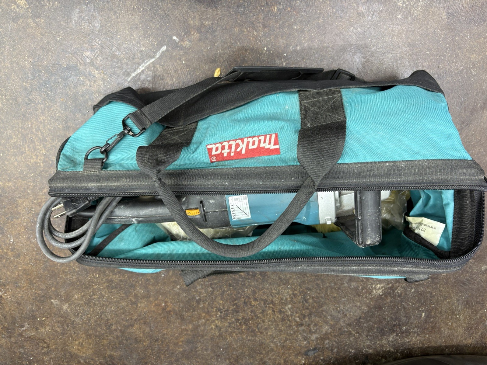 Makita 9227C 7-Inch 10Amp 3200-RPM Variable Speed Electronic