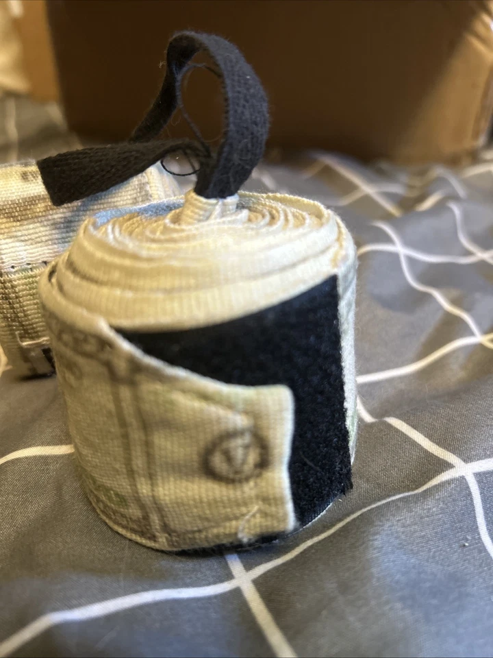 Envolturas de mano para billetes de cien dólares de boxeo de título Foto 4 de 4