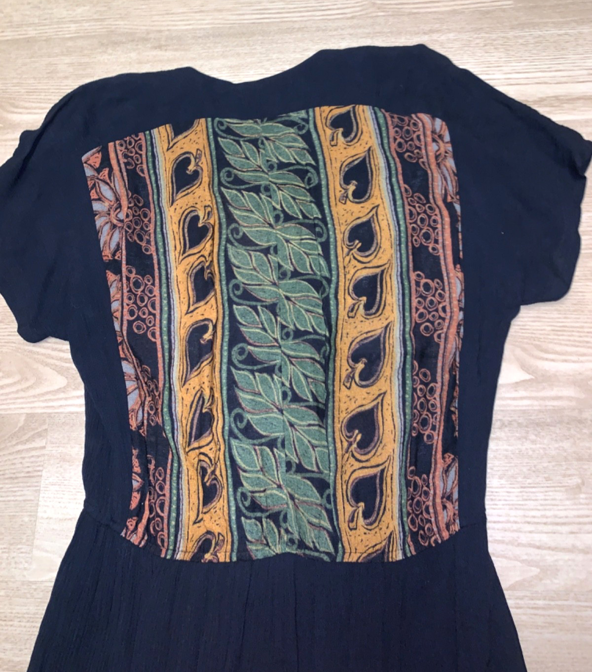 Vintage Phoebe Black Fall Leaf Pattern Short Slee… - image 6