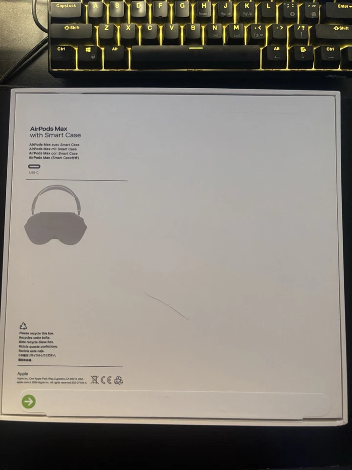 Apple AirPods Max Wireless Bluetooth Over-Ear Headset Black - Image 3 of 4