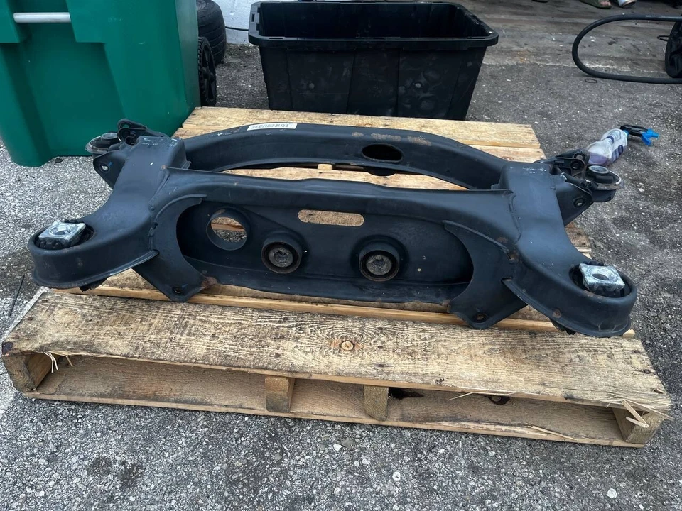 Mercedes Benz SLK350 SLK 350 R171 2005-11 subchasis trasero travesaño Foto 2 de 4