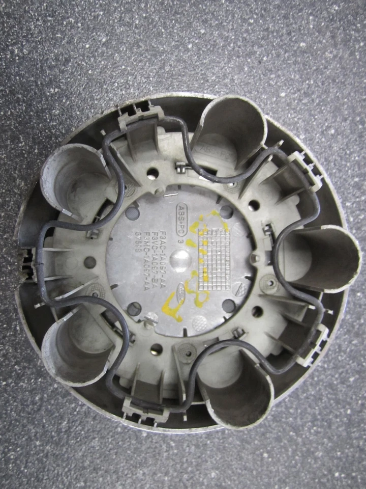 Tapa central Mercury Grand Marquis OEM 1993-1996 15" F3AC-1A097-AA - una (1)* Foto 3 de 4