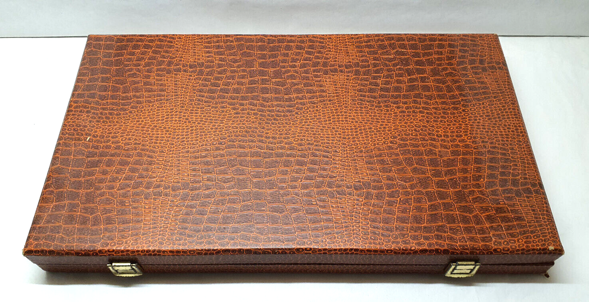 Couverts à poisson Art Déco en métal argenté et monogrammes | Lignes croisées Couverts à poisson Art Déco en métal argenté et monogrammes | Lignes croisées