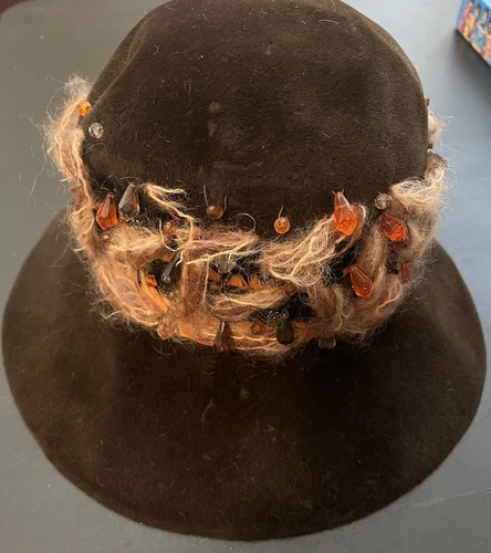 VINTAGE CHRISTIAN DIOR CHAPEAUX PERLES FIL PLUMES VELOURS CHAPEAU DISQUETTE PARIS NY