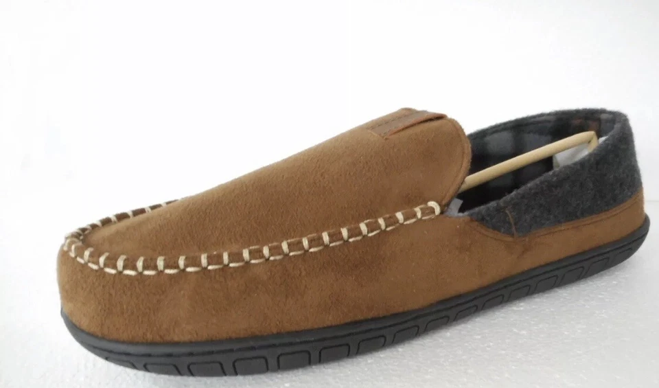 IZOD Men's Classic Two-Tone Moccasin Slipper Winter Warm Slippers w/ Memory Foam - Image 2 of 4