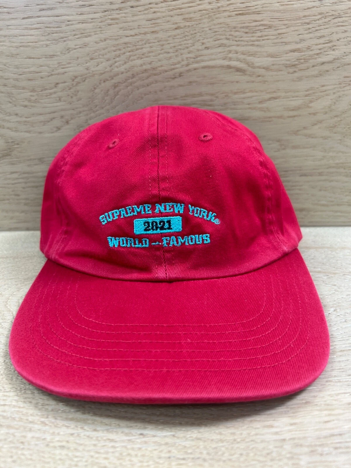 SUPREME WORLD CÉLÈBRE ROUGE 6 PANNEAUX / RÉGLABLE / SS21 / 100% AUTHENTIQUE