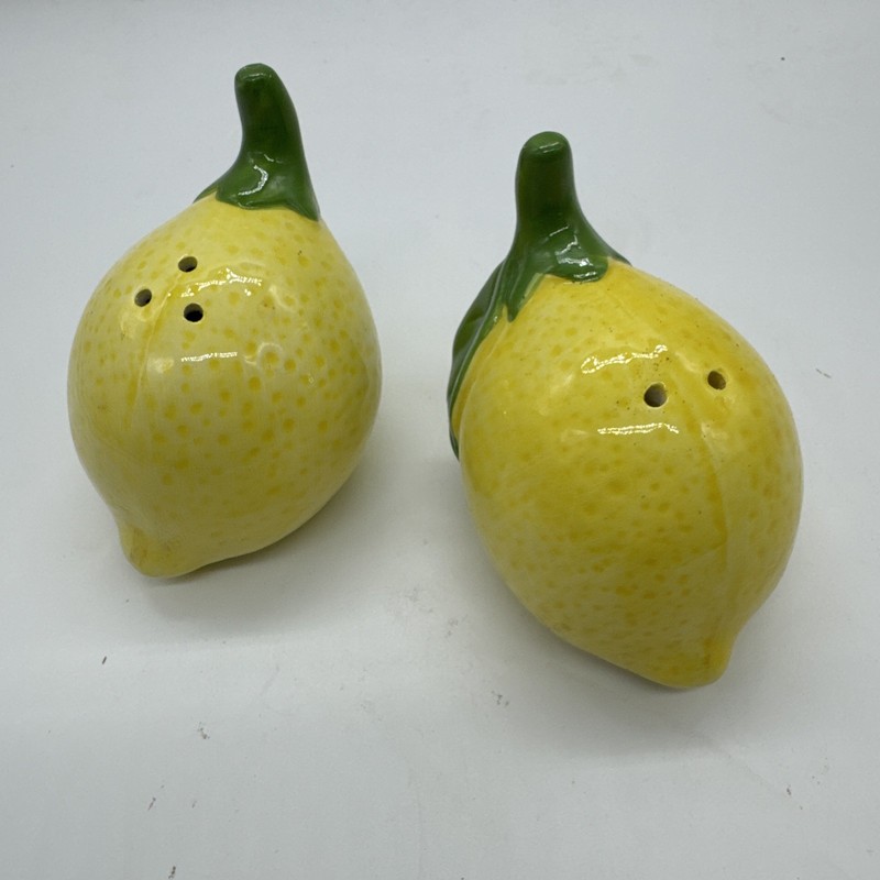Ceramic Lemon Shaped Salt And Pepper Shakers Yellow Fruit 2.5” New in Box 