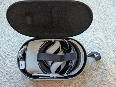 Oculus Quest 2 w/Elite Strap with Battery, travel case and Logitech earbuds