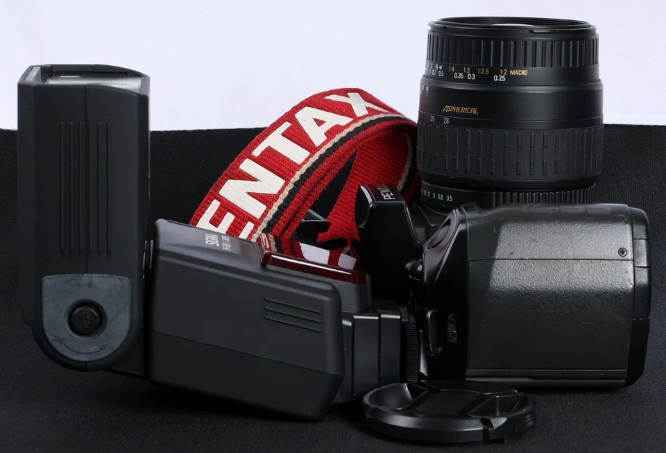 Pentax SF7 QD 35mm Film AF SLR + Sigma AF 28-80mm Asph Lens & EF-530DG Super Kit - Image 2 of 4