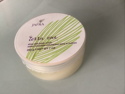 Jafra  Vegan Körperpeeling Terra One Shea Salt Body Scrub Vitamin E  200g