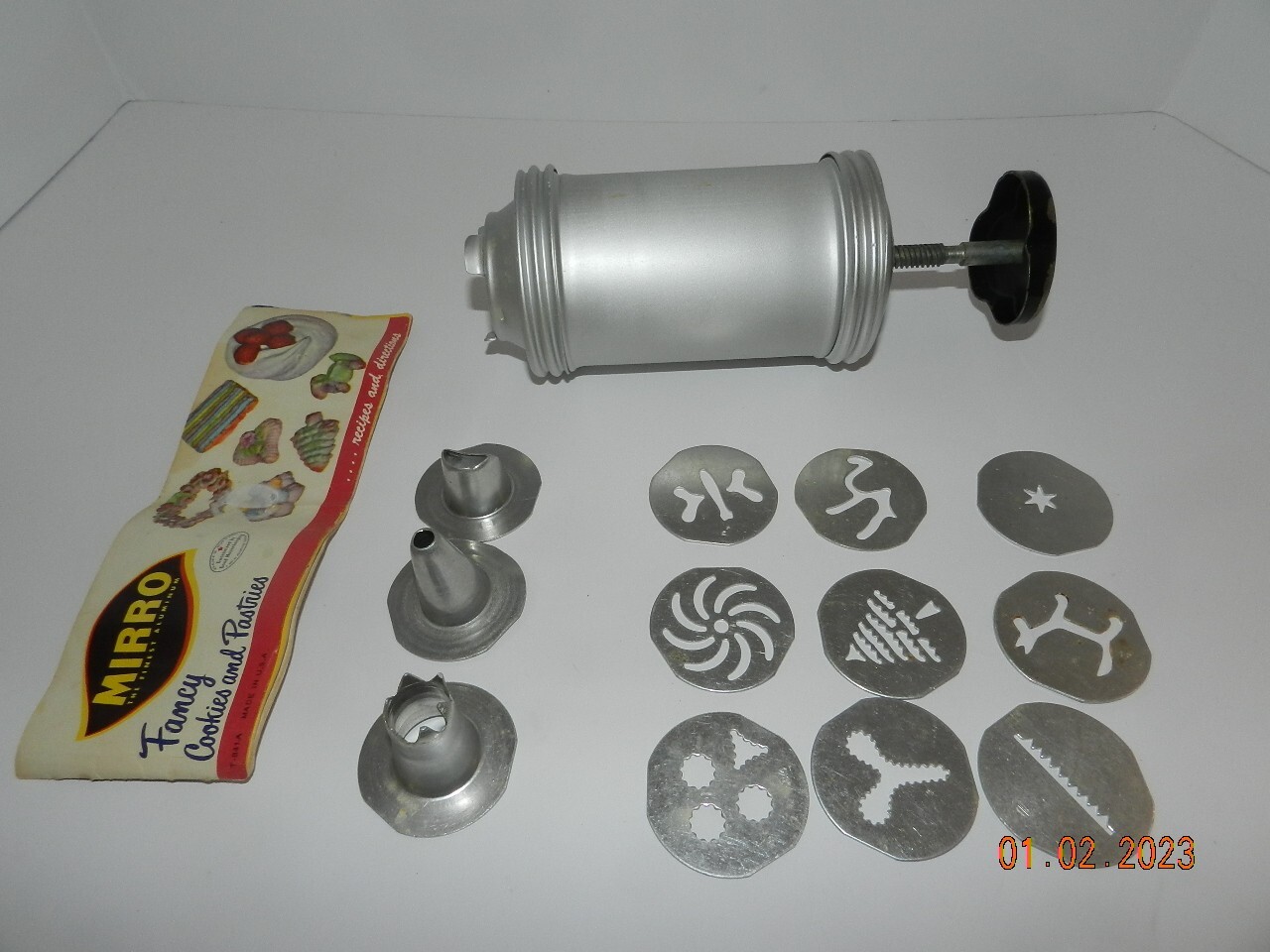 Vintage Mirro Cookie Pastry Press 12 Cookie Discs 3 Tips Recipe Booklet