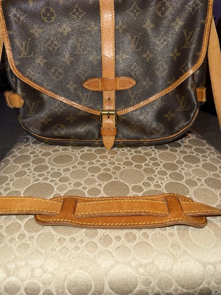 Bolso de Hombro LOUIS VUITTON Saumur 30 AR0952 Monograma Lona Cuero Marrón Usado Foto 3 de 4