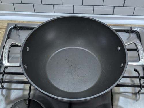 Le Creuset Toughened Non-Stick Wok 28cm / 11" N16003 - Picture 2 of 10