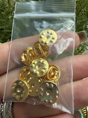 10 X Replacement Gold Tone Backs For Pin Badges, Brooches - Image 1 of 3