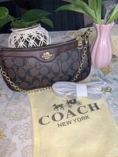 Kleine dunkelbraune Coach Tasche, Gold Anhän...