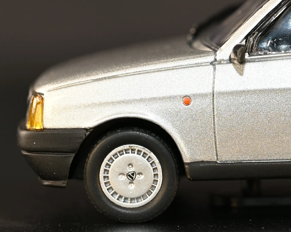 1985 Autobianchi Y 10 silver 1:43 Diecast Starline Models in box - Image 3 of 4