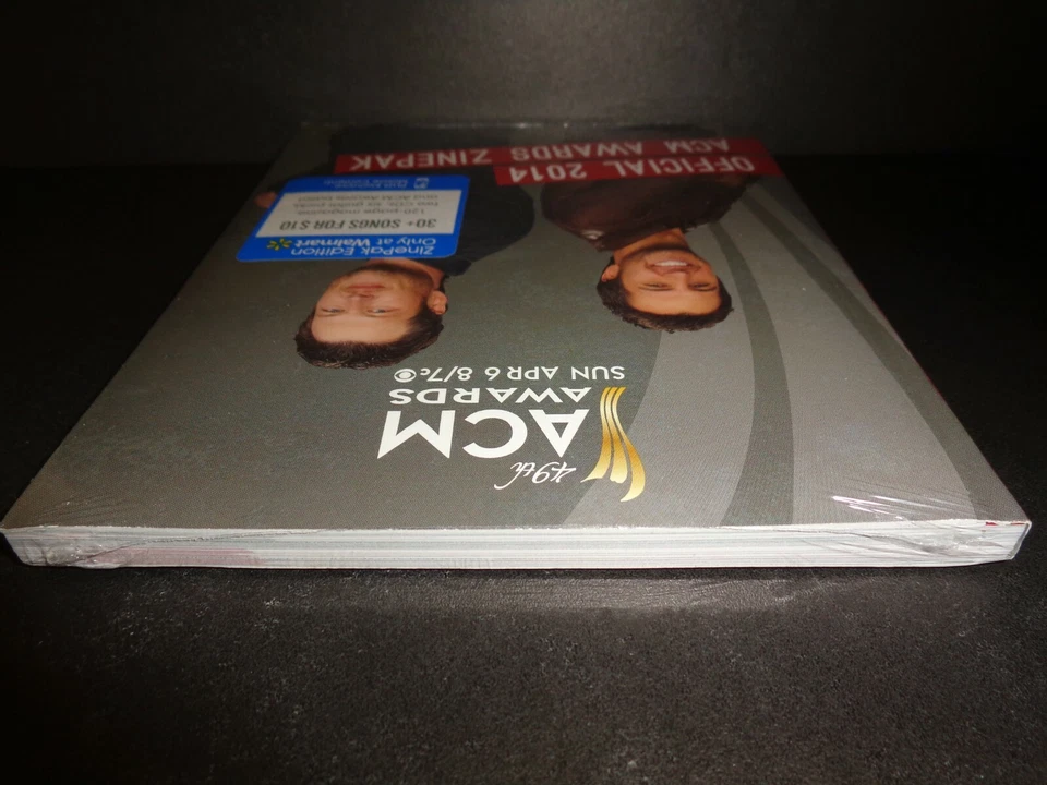 2014 ACM AWARDS-Walmart Excl Zinepak w/120 page magazine, 6 guitar picks & 2 CDs - Image 4 of 4