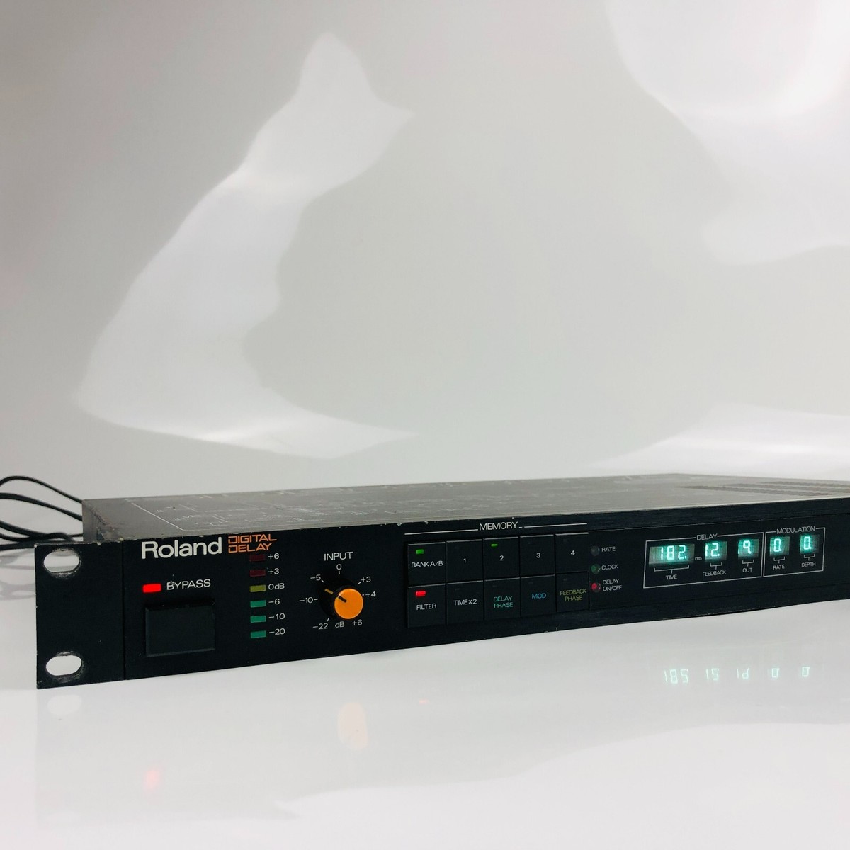 Roland SDE-3000A Digital Delay Echo Effect Processor Rack Used