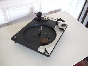 Dual 1218 Plattenspieler Chassis defekt für Teile Ersatzteile