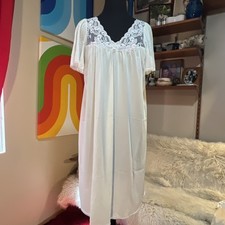 Vtg Vanity Fair Silky Nylon Embroidered Lace Flutter Sleeve USA Dress Nightgown