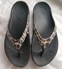 Oofos Animal Print Flip Flops Sandals Black Brown Cheetah Print Womens 9 EU 40