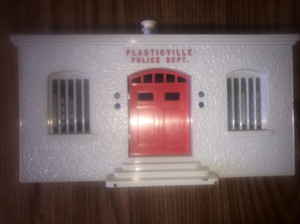 Bachmann O Scale Plasticville Police Station, 4 walls, door, roof, chimney cap