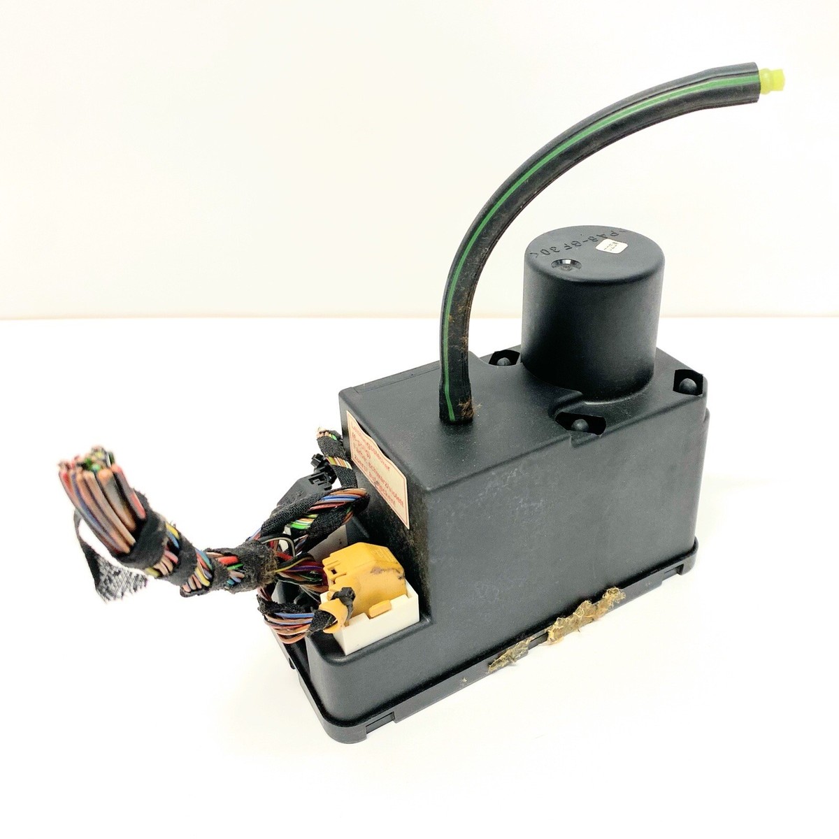 リーディ　フューリーモーター　8T 91-98 Audi 80, 90 B4 Central Door Locking Vacuum Pump OEM 4A0 862