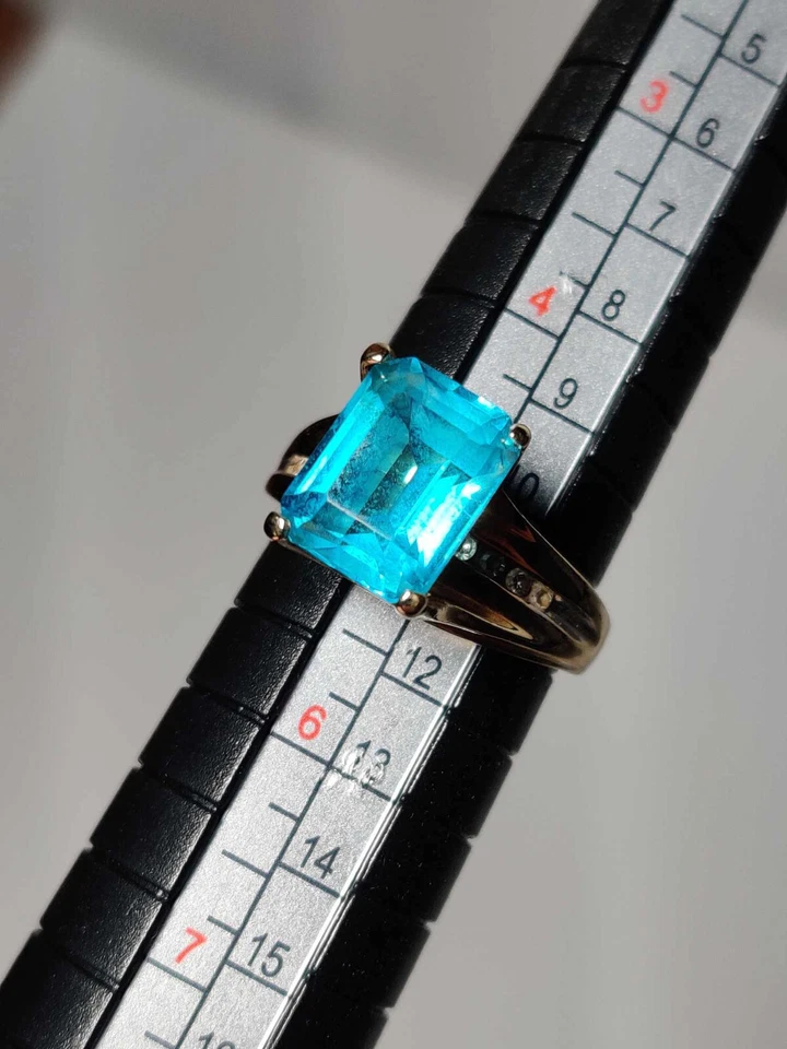 10k Yellow gold ring with Topaz gem and 10 small Diamonds , US size 5 - Image 3 of 4