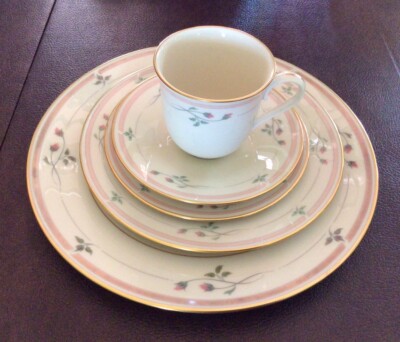 5 Piece Place Setting LENOX “Rose Manor” Fine Bone China- Vintage