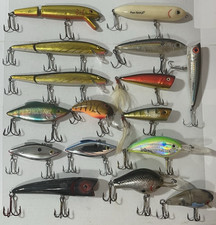 Assortment of 16 Vintage Lures Amazing Selection With Tackle Box