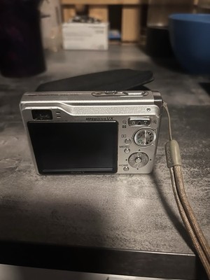 SONY Cyber Shot DSC-W90  Digitalkamera -  8,1 Mega Pixel - nicht geprüft!