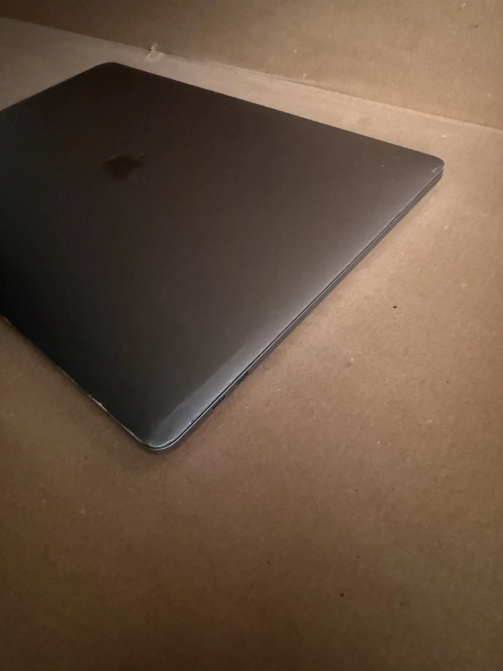 Apple MacBook Pro 15,4“ 3,1GHz 16GB 1TB 2017 Spacegrau - Bild 4 von 4
