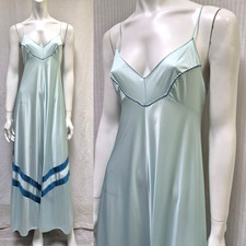 Vintage Vassarette Quintessence Antron III Nylon Blue Chevron Stripe Nightgown S