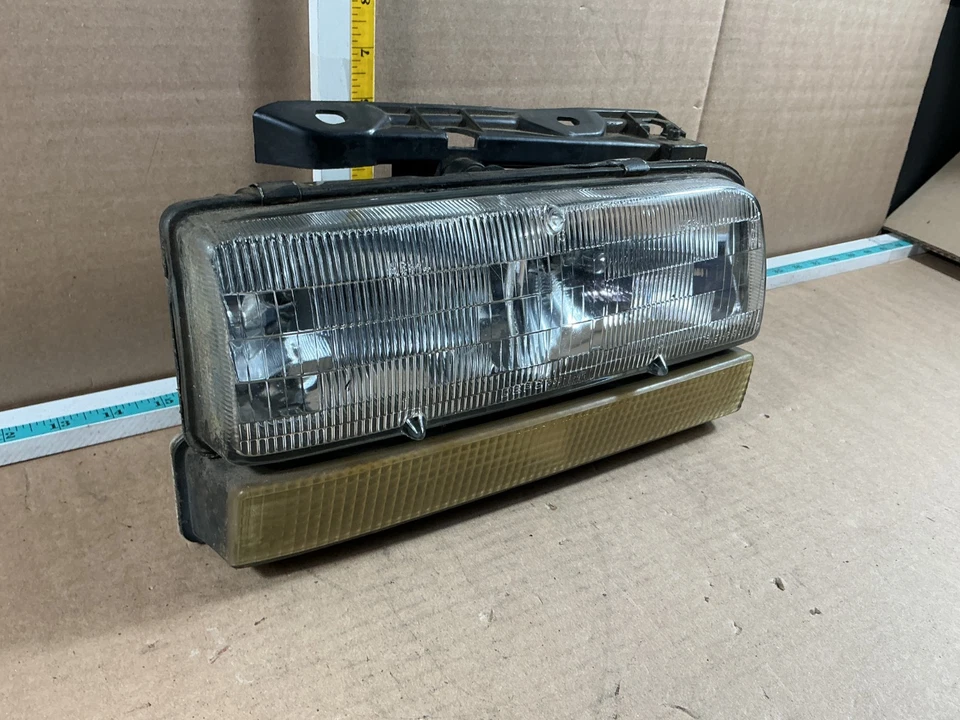 Conjunto de faros laterales derecho para pasajero Buick Park Avenue 1991-1993 Foto 3 de 4