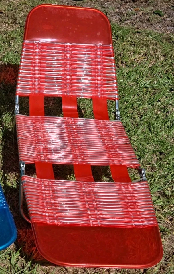 Lote de 2 sillas de vinilo de tubo de gelatina triple de colección para salón playa césped rojo y azul Foto 3 de 4