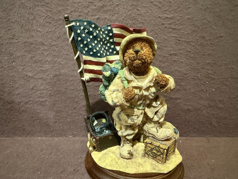 2003 Boyds Bears &  Friends the Bearstone Collection McBruin to Serve with Honor