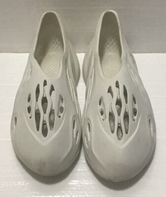 Size Yeezy Foam RNNR Sand