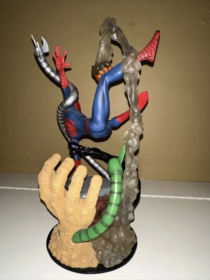 Статуэтка скульптура художественного убежища Marvel Milestones SPIDER-MAN (2004 Diamond Select) - Изображение 3 из 4