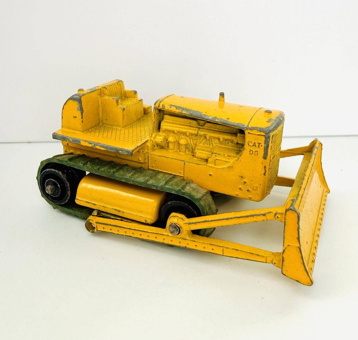 Vintage 1950s Lesney Matchbox #18 Caterpillar D8 Bulldozer